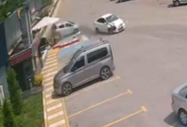 Bolu Dağı D-100 Karayolu’nda Kontrolü Kaybeden Otomobil İşletme Otoparkına Girdi