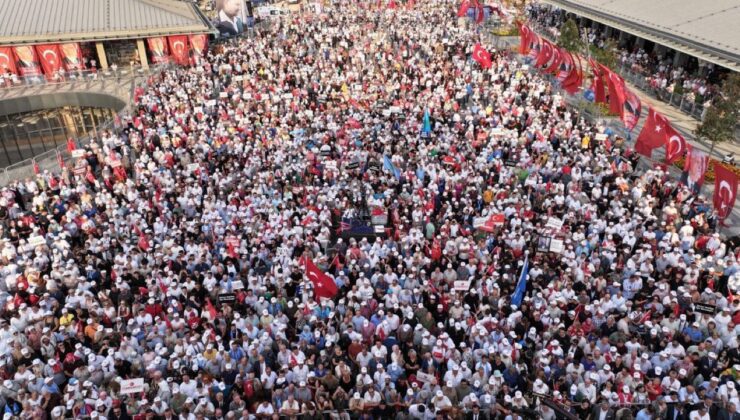 İYİ Parti’nin Bursa Mitingi: “İhanete Hayır” Diyen 40 Bin Kişilik Buluşma