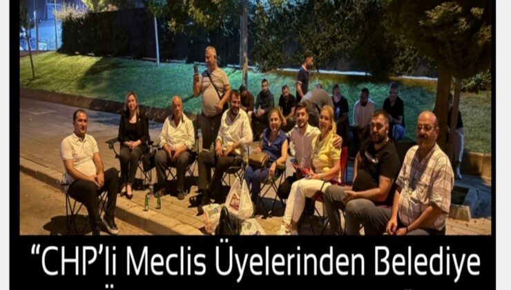 CHP’li Meclis Üyelerinden Belediye Önünde Oturma Eylemi!