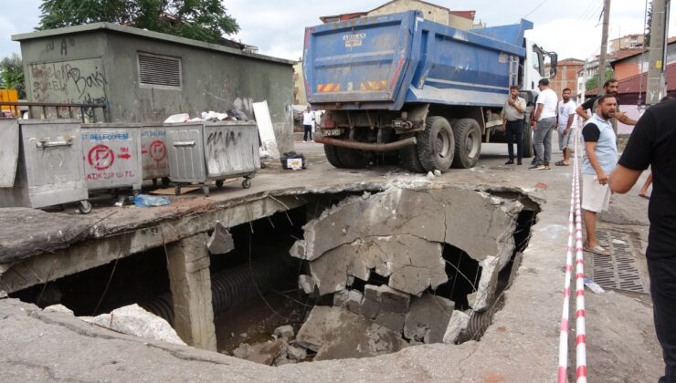 Beton Zemin Çöktü, Hafriyat Kamyonu Çukura Gömüldü
