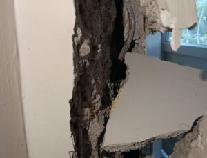 Sincan’da 6 Katlı Bina Tahliye Edildi: Kolonlardan Ses Geldi