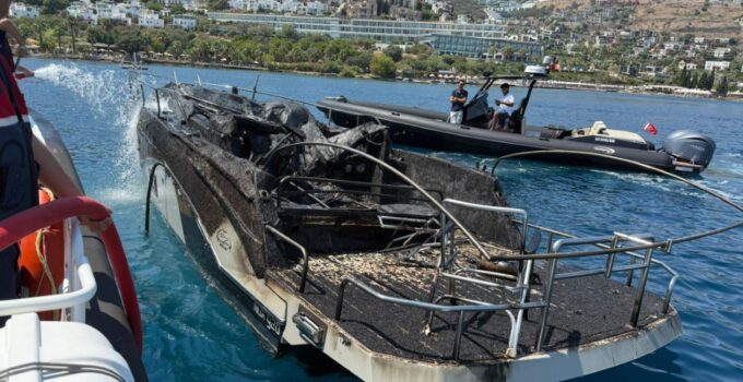 Bodrum Gündoğan’da Teknede Yangın: 1 Kişi Kurtarıldı