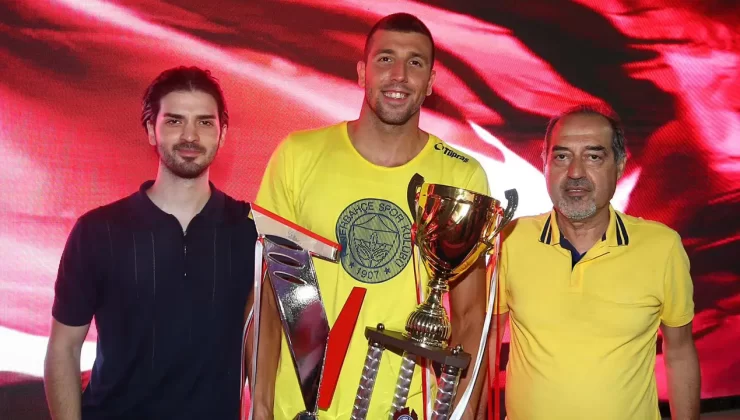 Fenerbahçe, 2023 Açık Yaş Erkekler Yüzme Kupası’nı Galatasaray’dan Aldı
