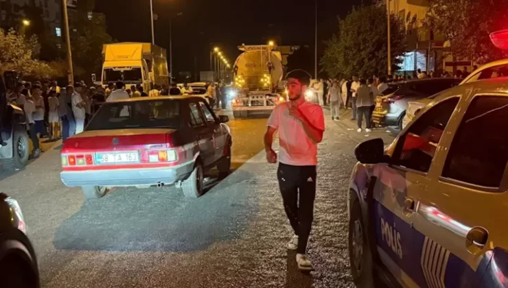 Kahvehanede Silahlı Çatışma: 12 Yaralı, Araçlara Kurşun İsabet Etti