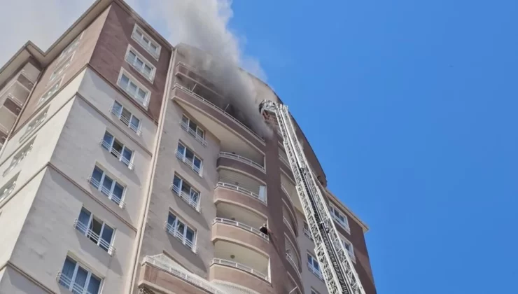 Kayseri Talas’ta 14 Katlı Binada Yangın: Mahsur Kalanlar Balkonlarda Yardım İstedi