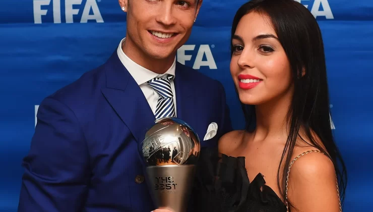 Cristiano Ronaldo, 9 Yıllık Aşkı Georgina Rodriguez ile Nişanlandı!