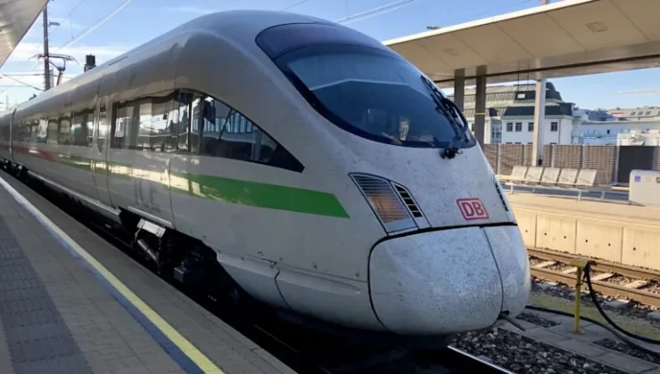 Viyana’da Sigara İçmek İçin Trenden Atlayan Yolcunun Tehlikeli Anları