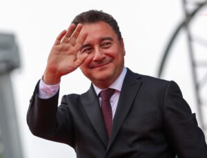 Babacan’dan İktidara Sert Eleştiri: “Muhalefeti Bırakın, Ekonomiye ve Güvenliğe Odaklanın”