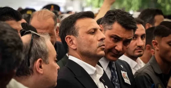 Özgür Çelik ve Ekibi Görevden Alındı: CHP İstanbul Kongresi İptal!