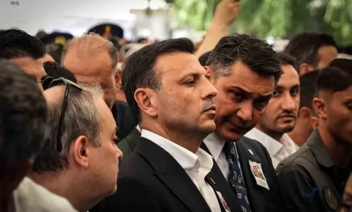Özgür Çelik ve Ekibi Görevden Alındı: CHP İstanbul Kongresi İptal!