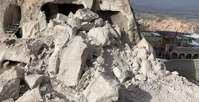 Doğa ve İnsan Etkisiyle Göreme Peribacası Hasar Gördü