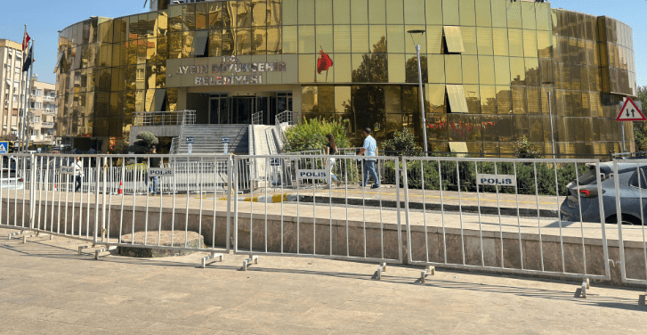 Aydın Büyükşehir Meclisi Öncesi Yoğun Güvenlik Önlemleri Gündemde