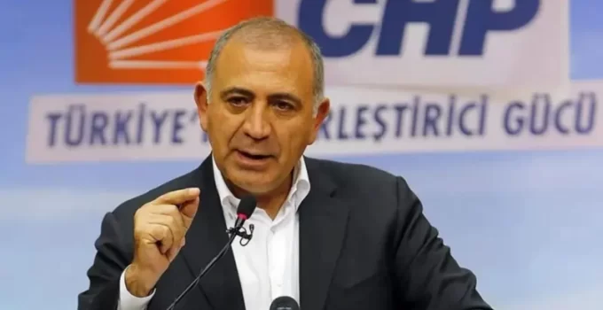CHP’de Kayyum Krizi: Gürsel Tekin İstanbul İl Başkanlığı’na Getirildi, İhraç Talebiyle Disiplin Süreci Başladı
