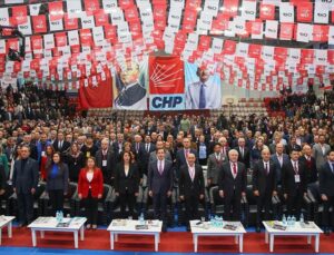 CHP İstanbul İl Kongresi Mahkeme Engelini Tanımadı: “Demokrasiye Kara Bir Leke”