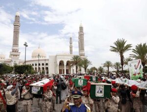 İsrail, Yemen’in Başkenti Sana’yı Hedef Aldı: 15’ten Fazla Hava Saldırısı