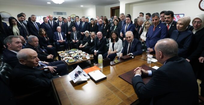 Cumhurbaşkanı Erdoğan TBMM Açılışında Liderlerle Görüştü: Samimi Atmosfer