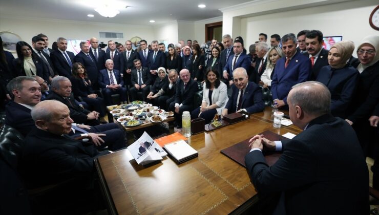 Cumhurbaşkanı Erdoğan TBMM Açılışında Liderlerle Görüştü: Samimi Atmosfer
