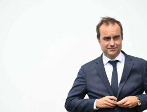 Fransa’da Hükümet Krizi Derinleşti: Başbakan Sébastien Lecornu İstifa Etti