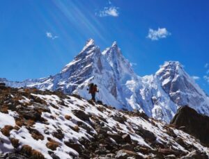 Dağcılar Everest’te Mahsur Kaldı