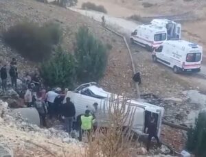Tarım İşçilerini Taşıyan Minibüs Şarampole Yuvarlandı