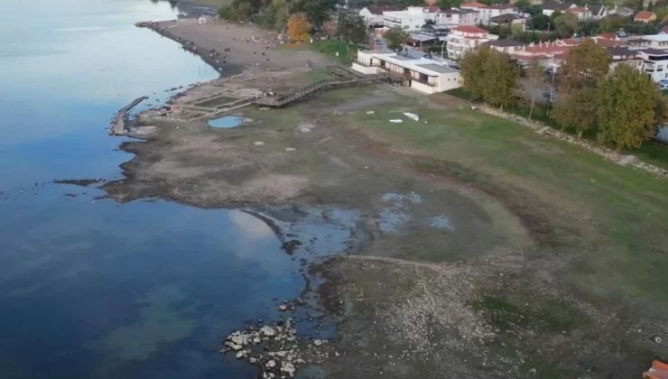 İznik Gölü Kuraklık Nedeniyle Çekildi: Kayıklar Karaya Oturdu