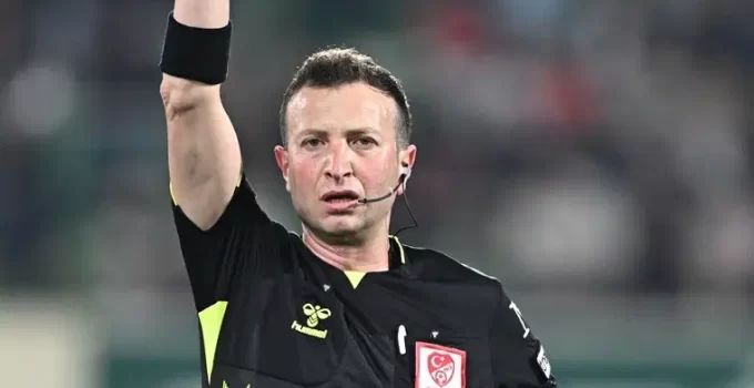 Süper Lig 8. Hafta Hakemleri Açıklandı: Galatasaray-Beşiktaş Derbisinde Yasin Kol Görev Yapacak