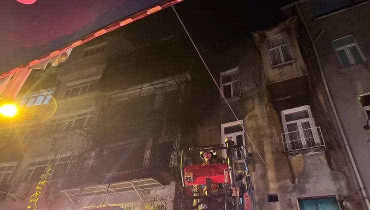 Beyoğlu’nda Kız İsteme Kutlaması Yangınla Sonlandı: 8 Kişi Dumandan Etkilendi