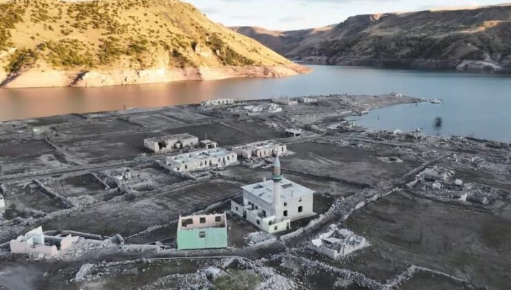Baraj Gölü Geri Çekildi, Tarihi Karakurt Köyü Gün Yüzüne Çıktı
