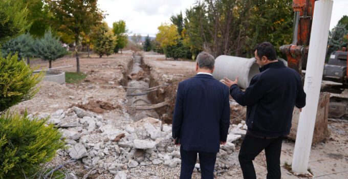 ALPARSLAN TÜRKEŞ PARKI VE ÇEVRESİNDE YAĞMUR SUYU SORUNU ÇÖZÜLÜYOR