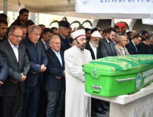 Kayseri Büyükşehir Belediyesi Acı Günde Tek Yürek: Başkan Büyükkılıç’ın Ağabeyi Ramazan Büyükkılıç Son Yolculuğuna Uğurlandı