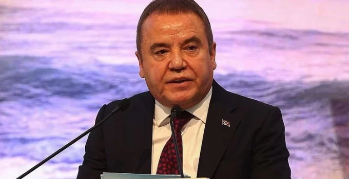 Antalya Büyükşehir Belediye Başkanı Muhittin Böcek Hastaneye Kaldırıldı