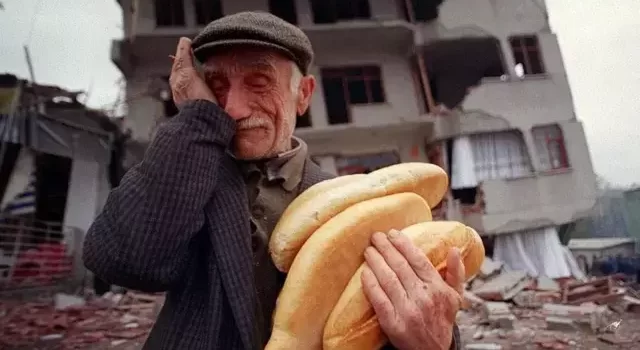 12 Kasım Düzce Depremi’nin üzerinden 26 yıl geçti: 845 can dualarla anıldı