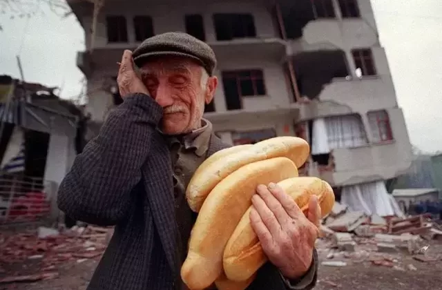 12 Kasım Düzce Depremi’nin üzerinden 26 yıl geçti: 845 can dualarla anıldı