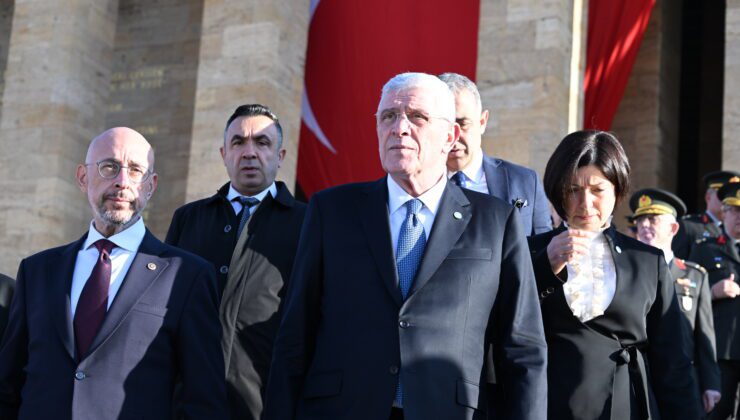 İYİ Parti Genel Başkanı Müsavat Dervişoğlu, Anıtkabir’deki 10 Kasım törenine katıldı