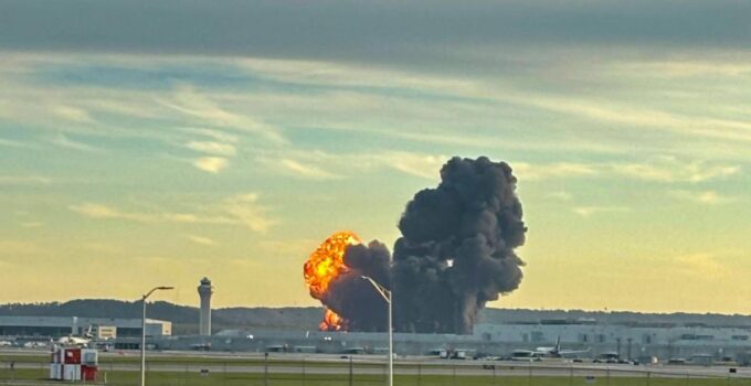 Kentucky’de Kargo Uçağı Düştü: 7 Ölü, 11 Yaralı