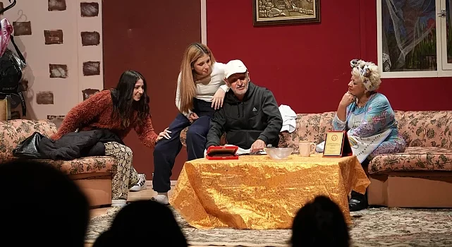 ‘Babam Geri Döndü’ Tiyatro Oyunu Keçiören’de İzleyicileriyle Buluştu