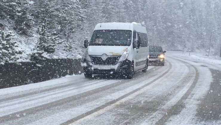 Karabük–Ankara Yolunda İlk Kar Sürprizi: Cankurtaran Geçidi Beyaza Büründü