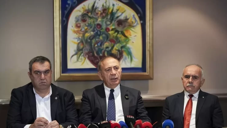 CHP İstanbul İl Yönetimi Üyelik Askıya Alma Geleneğini Yeniden Başlatıyor