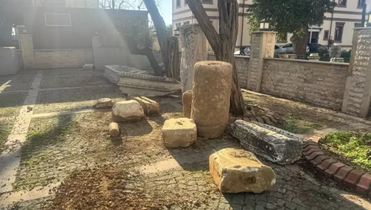 Erdek’te Altyapı Çalışmasında Bin Yıllık Bizans Sütunları Keşfedildi