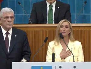 Prof. Dr. İpek Özkal İYİ Parti’ye Katıldı: Müsavat Dervişoğlu Rozetini Taktı