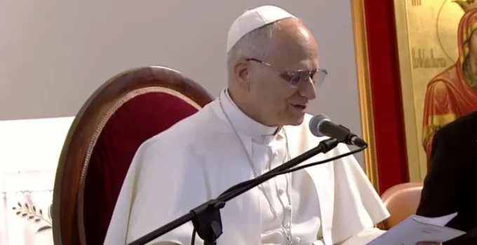 Papa 14. Leo İstanbul’da “Fransız Fakirhanesi”ni Ziyaret Etti