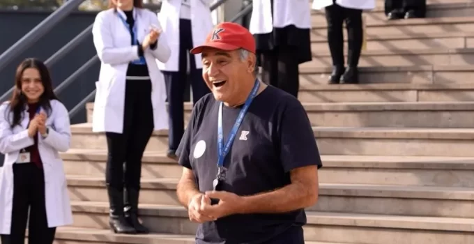 29 Ekim Yürüyüşüyle Gündem Olan Öğretmene Düzce’de Öğretmenler Günü Sürprizi