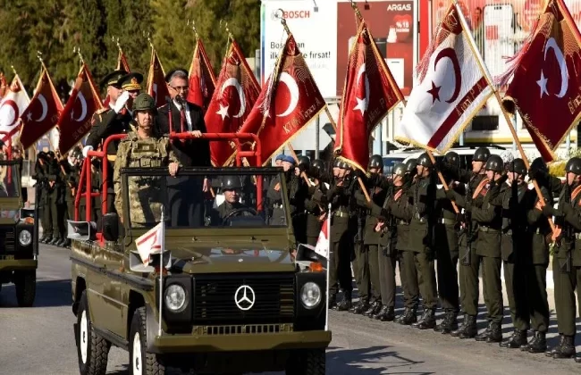 KKTC’nin 42. Kuruluş Yıl Dönümü: Dr. Fazıl Küçük Bulvarı’nda Resmi Geçit Töreni Düzenlendi