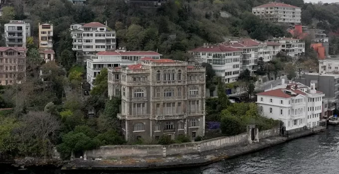 İstanbul Boğazı’nda Tarihi Zeki Paşa Yalısı 10 Milyar TL’den Satışta