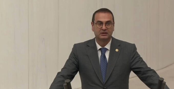 Rıdvan Uz’dan AK Parti’ye “Papa” Tepkisi: “Önce FETÖ, sonra APO, şimdi de Papa süreci yaşıyoruz”